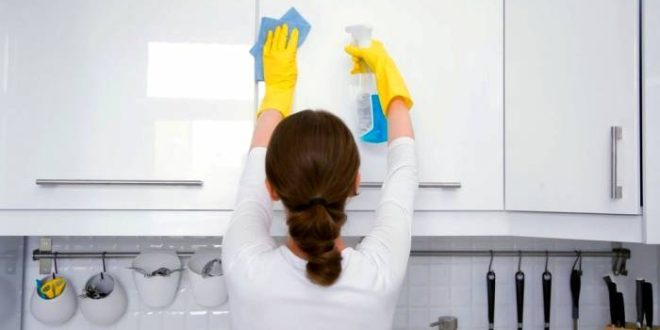 چگونه لکه روغن از روی کابینت پاک کنیم