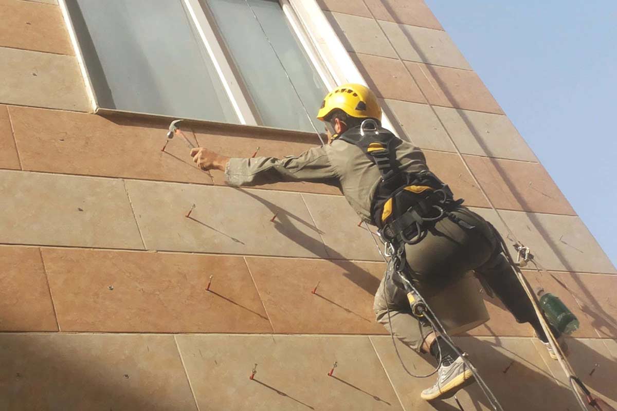 قیمت پیچ و رولپلاک نمای ساختمان