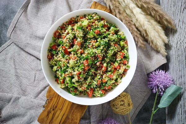 طرز تهیه سالاد بلغور لبنانی؛ غذایی سریع، سالم و خوشمزه