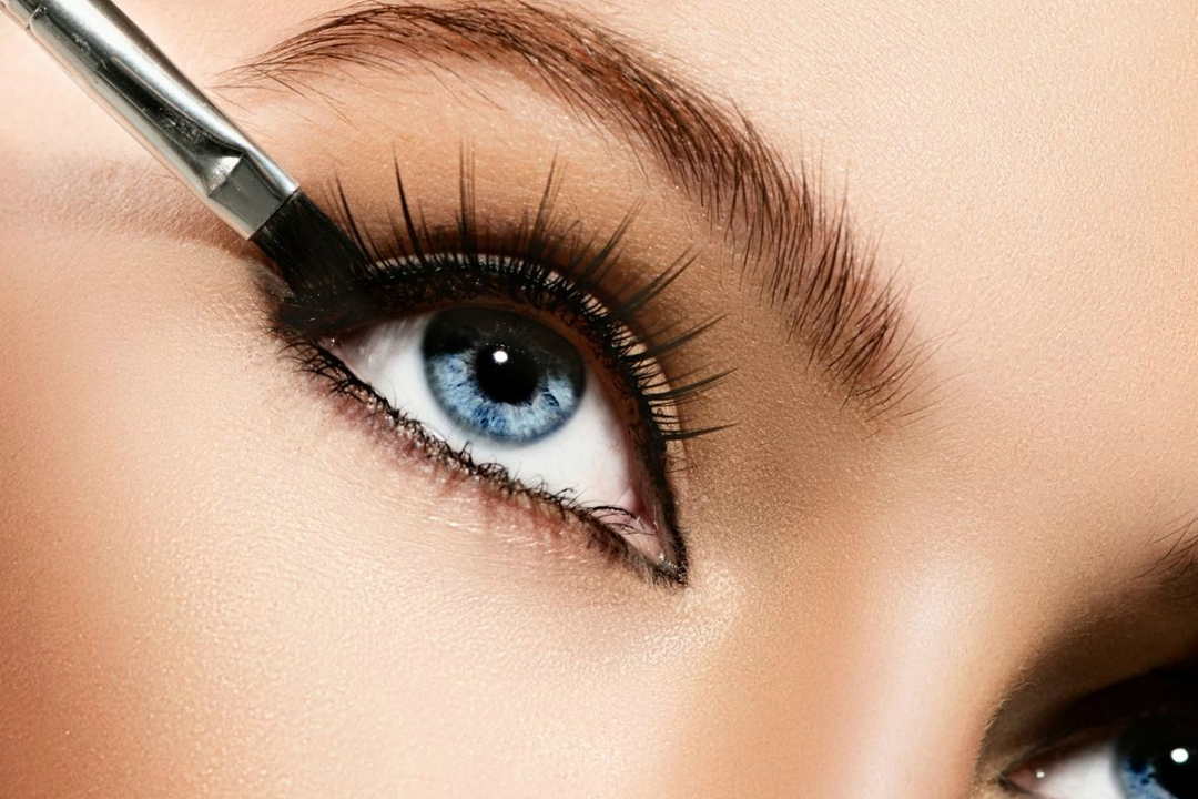 تکنیک‌های آرایش چشم برای چشمان درشت راهنمای کامل