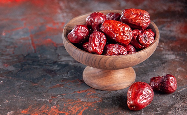 عناب، میوه‌ای شگفت‌انگیز با خواص بی‌نظیر برای زنان و مردان
