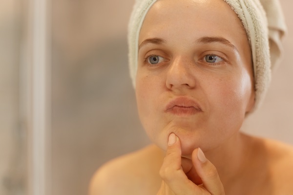 چگونه بفهمیم پوست شما خشک است یا کم آب؟