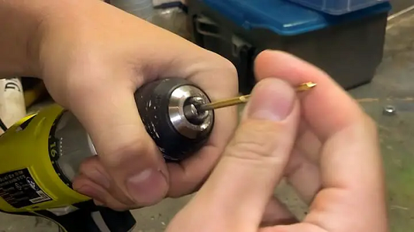 چگونه مته دریل برقی را عوض کنیم؟