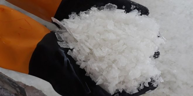 مهمترین کاربرد سود پرک در صنعت: از تصفیه آب تا تولید شوینده‌ها!