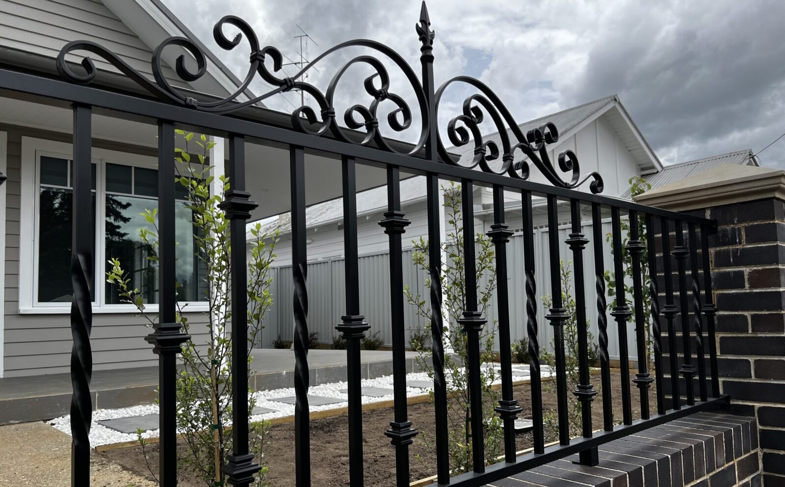 نرده استیل در پروژه‌های بازسازی: چطور یه فضا رو متحول می‌کنه؟