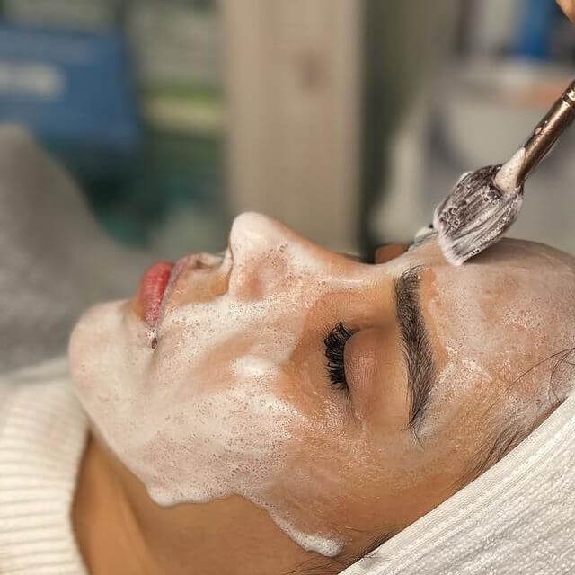 خدمات تخصصی پاکسازی پوست؛ راز داشتن پوستی سالم و شاداب