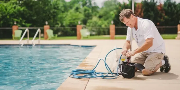 مهم‌ ترین مشکلات رایج در استخرهای خانگی و راه‌حل آن‌ها