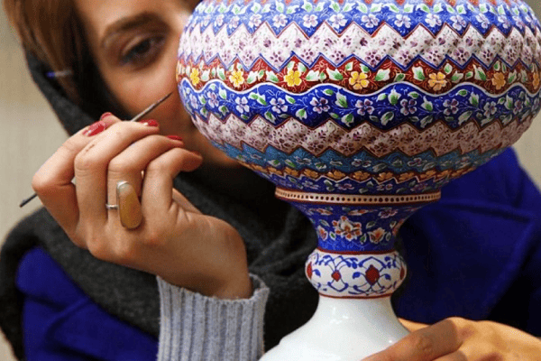 راهنمای جامع و جذاب آشنایی با انواع طرح مینا کاری | از اسلیمی و ختایی تا گل‌ومرغ